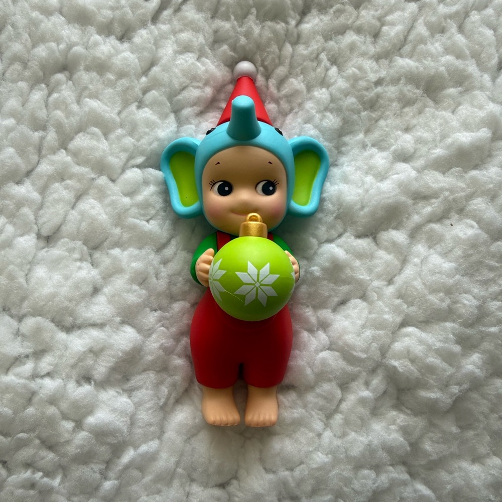 NWT Sonny Angel Santa's Little Helper - Elephant